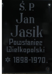 tablica nagrobna Jana Jasika na której jest napisane, że był powtańcem wielkopolskim